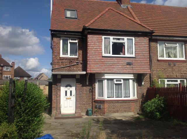 Photo of lot First Floor Flat, 122 Wesley Avenue, Hounslow, Middlesex TW3 4LX