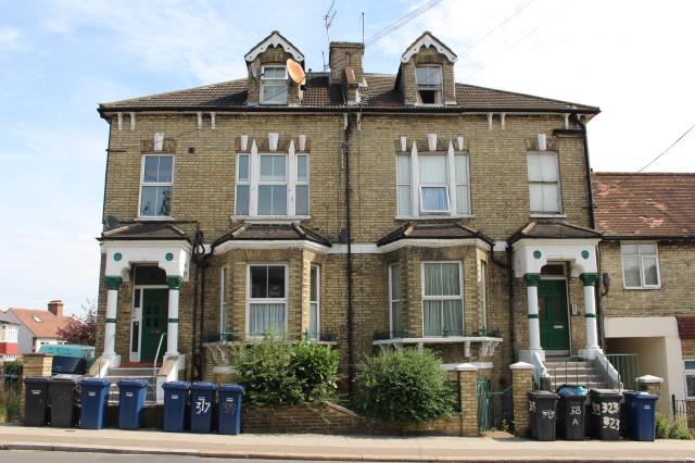 Photo of lot Flat 3, 319 Oakleigh Road North, London N20 0RJ