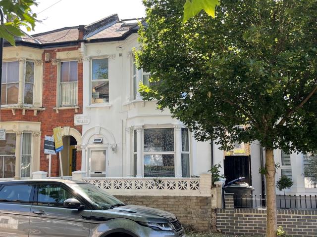 Photo of 8 Birkbeck Grove, Acton, London