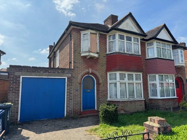 Photo of lot 28 Oakwood Crescent, Greenford, Middlesex UB6 0RQ