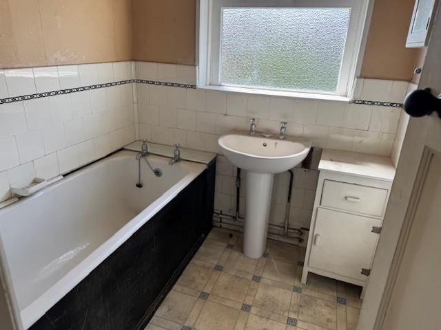 Photo of 28 Oakwood Crescent, Greenford, Middlesex