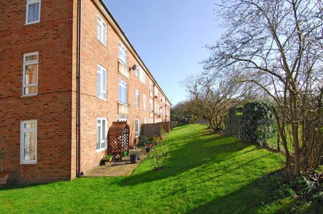 Photo of 13 Chiltern Court, Fawcett Road, Windsor