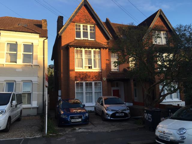 Photo of lot Flat 2, 105 Babington Road, London SW16 6AN