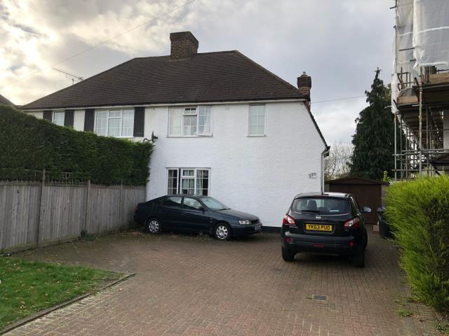 Photo of lot 220 The Parkway, Iver Heath, Buckinghamshire SL0 0RQ