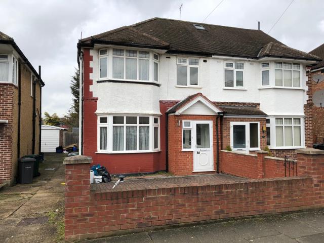 Photo of lot 40 Aldridge Avenue, Edgware, Middlesex HA8 8TA