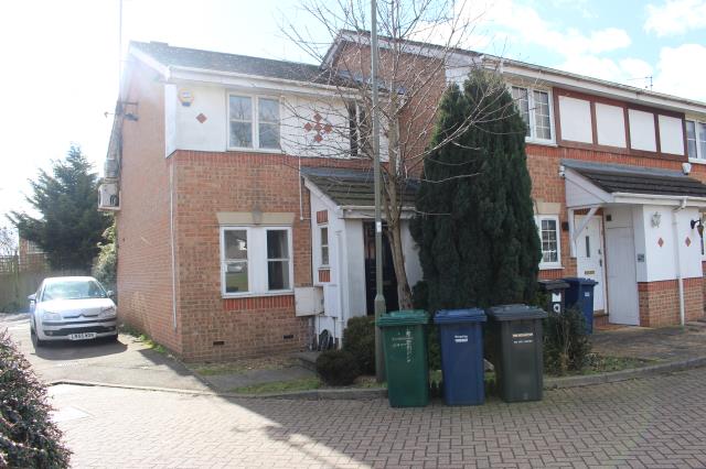 Photo of lot 8 Aylesham Close, London NW7 2SF