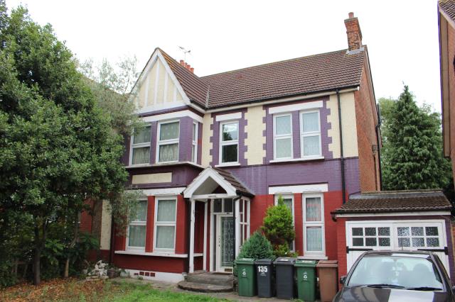 Photo of lot 135 The Ridgeway, Chingford E4 6QU