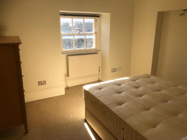 Photo of Flat 6, 21 Queen Square, Bath, Somerset