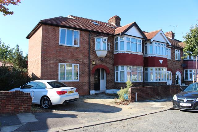 Photo of 8 Wincanton Gardens, Clayhall, Ilford