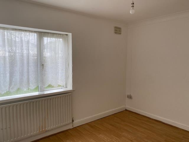 Photo of 24b Wiltshire Avenue, Slough, Berkshire